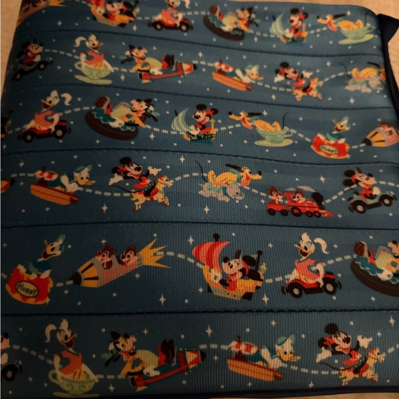 Disney Harvey's Play N' Park Crossbody Bag - Picture 7 of 9